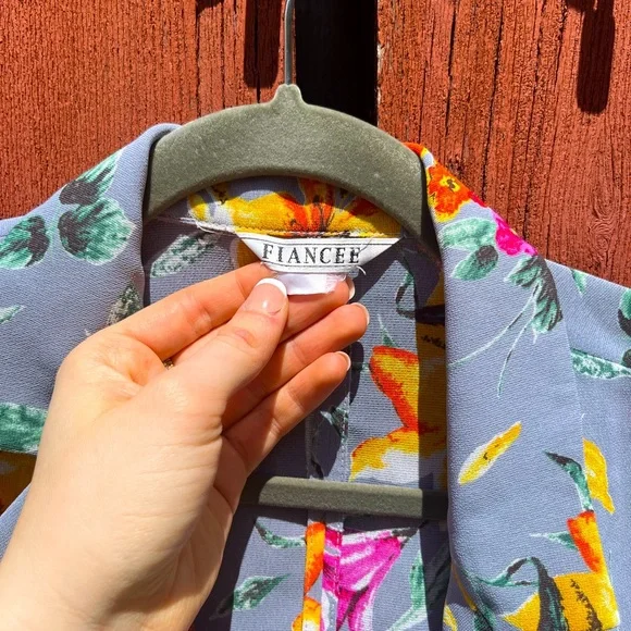 Floral button down - Picture 2 of 6